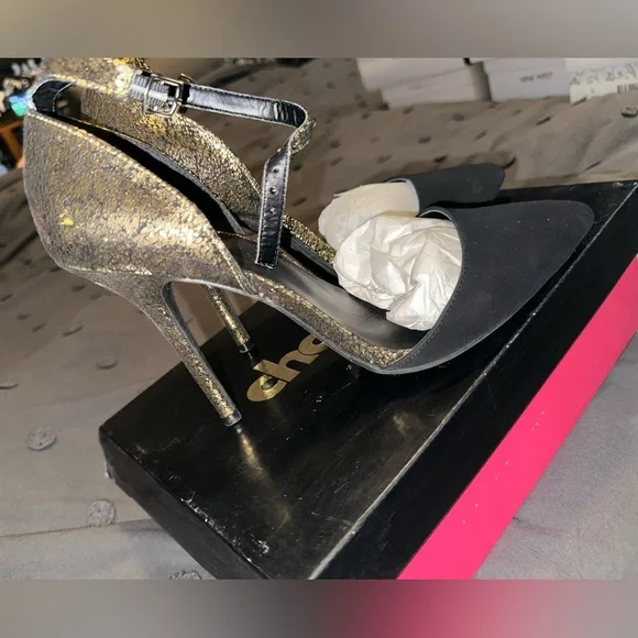 Charolette Russe Black & Gold Pumps Size 9 - Picture 5 of 7